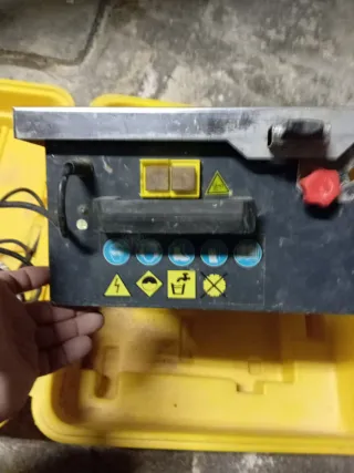 Máquina para cortar baldosas con agua