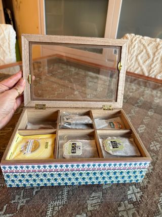 Caja de té de madera y cristal