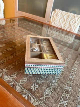 Caja de té de madera y cristal