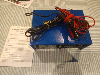 Cargador batería coche y moto 25/60 Ah