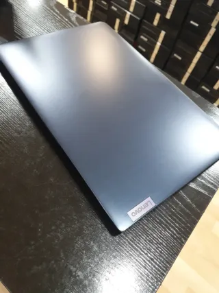 Portátil Lenovo i3-1215U 12th Gen 8GB RAM SSD