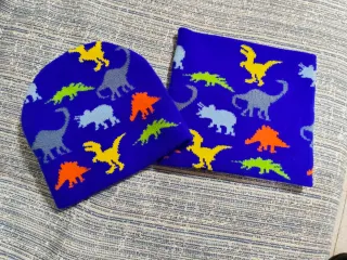 Set cappello e scaldacollo bimbo dinosauri