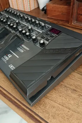 Pedalera BOSS ME-80