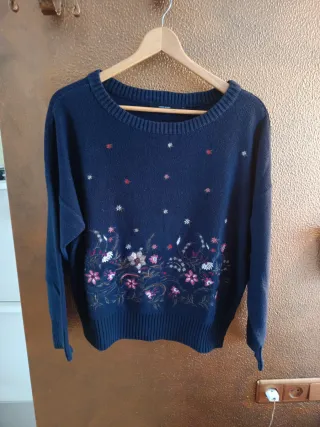 Jersey azul con flores bordadas Talla XL