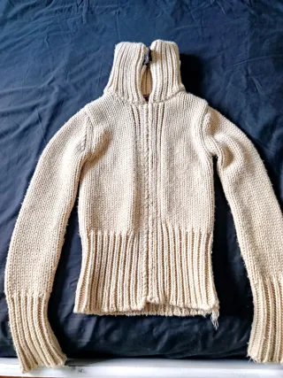 Chaqueta de punto beige con cremallera