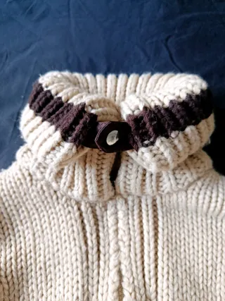 Chaqueta de punto beige con cremallera