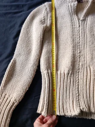 Chaqueta de punto beige con cremallera