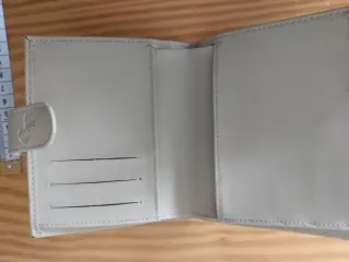 Cartera de mujer beige con logo GP