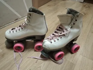 Pattini a rotelle bianchi n. 35