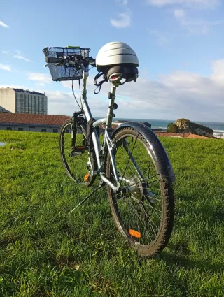 Bicicleta super equipada y suspensión delantera