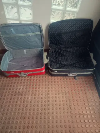 Maletas de viaje (negra y roja)
