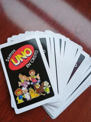 Juego de cartas UNO en Cristo