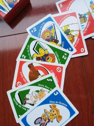 Juego de cartas UNO en Cristo