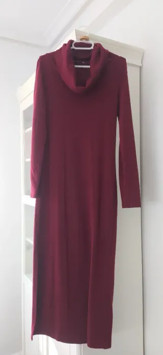 Vestido largo rojo cuello alto