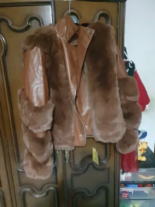 Chaqueta de cuero y pelo marrón