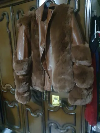 Chaqueta de cuero y pelo marrón