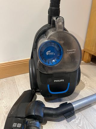 Aspiradora Philips PowerPro Compact