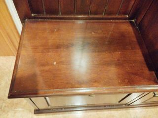 Recibidor de madera con espejo y banco