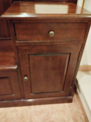 Recibidor de madera con espejo y banco