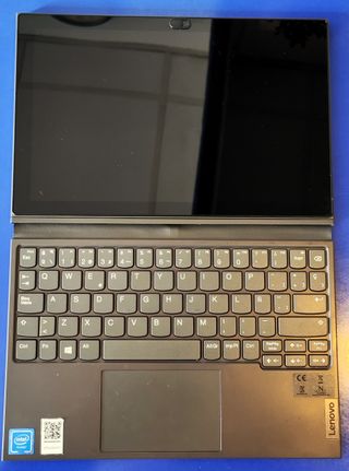 Ordenador-Tablet Lenovo. Regalo ratón y pencil.