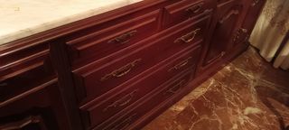 Mueble de salón de madera oscura Un mueble grármol