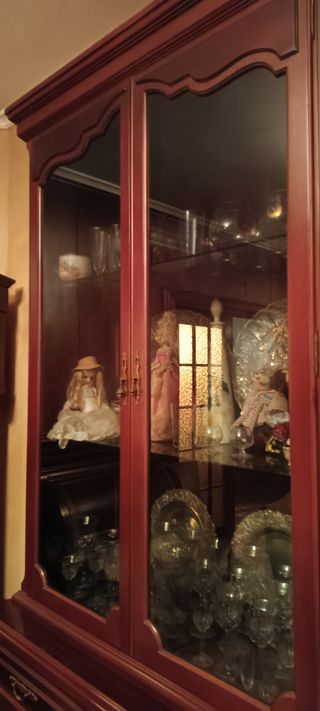 Mueble de salón de madera oscura Un mueble grármol