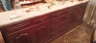 Mueble de salón de madera oscura Un mueble grármol