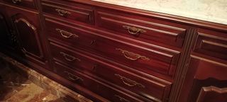 Mueble de salón de madera oscura Un mueble grármol