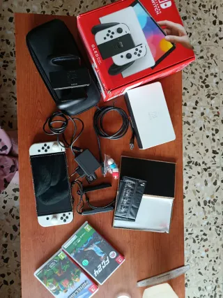 Nintendo Switch OLED Bianca Completa