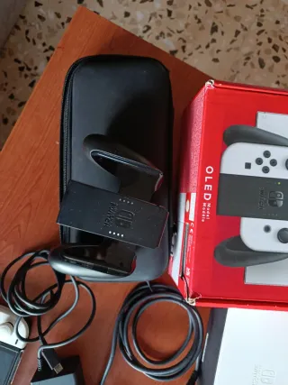 Nintendo Switch OLED Bianca Completa