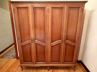 Armario madera clásico dorado