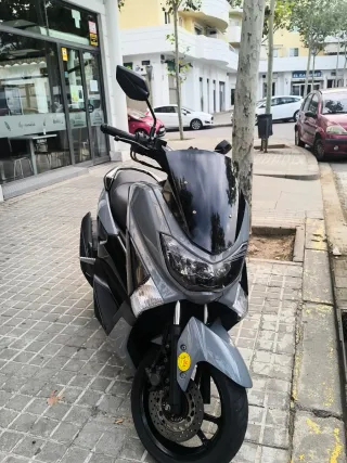 YAMAHA NMAX 125cc - Maxiscooter Automática
