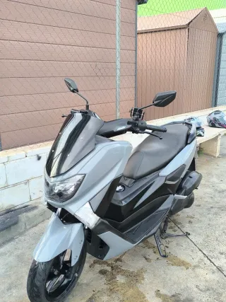 YAMAHA NMAX 125cc - Maxiscooter Automática