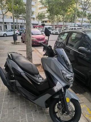 YAMAHA NMAX 125cc - Maxiscooter Automática