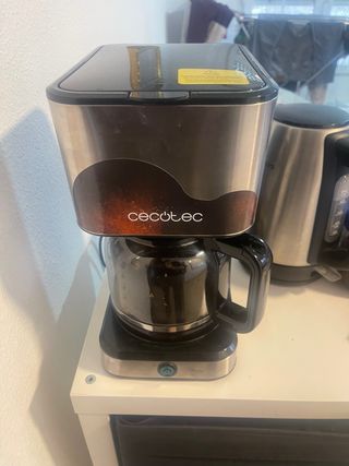 Cafetera Cecotec Negra y Plateada