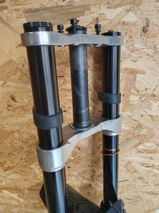 Horquilla bici doble pletina 180 rockshox + rueda