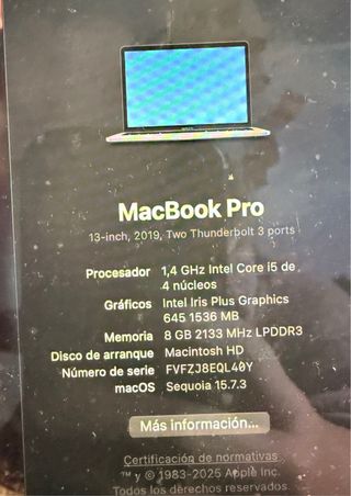 MacBook Pro 13 2019 con pegatinas