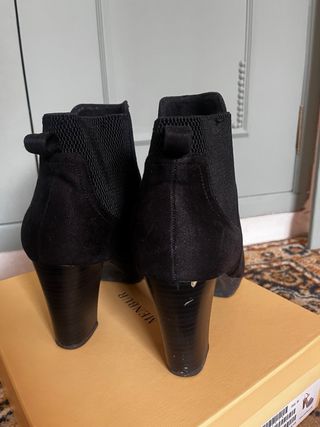 Botines negros tacón