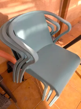Sillas de plástico apilables (REGALO)