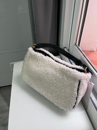 Bolso peluche blanco y negro