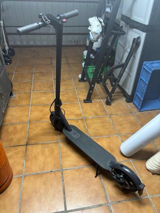 Patinete eléctrico negro