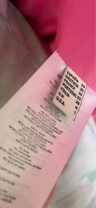 Plumífero rosa de marca