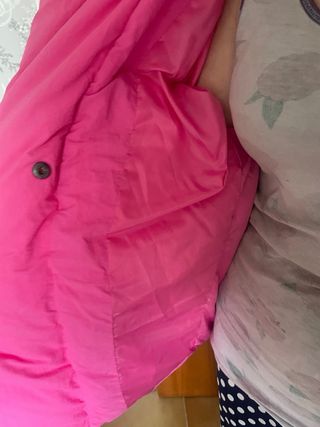 Plumífero rosa de marca