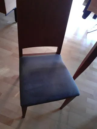 Mesa de comedor  extensible  con 4 sillas