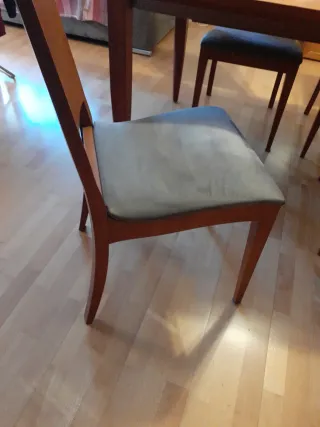 Mesa de comedor  extensible  con 4 sillas