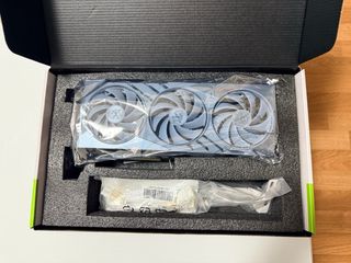 MSI RTX 4070 Ti SUPER Gaming X Slim White