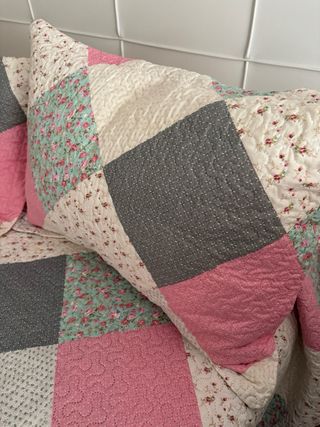 Colcha Patchwork Cama 135cm con dos cojines a jueg