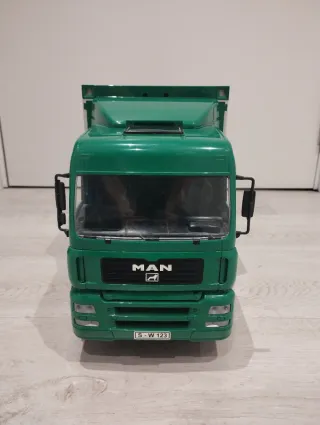 Camión de animales BRUDER.