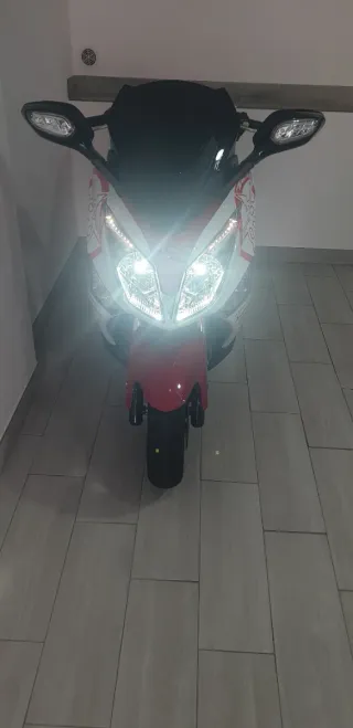 SYM JOYMAX SPORT 125 PERSONALIZADA Como TMAX 125cc