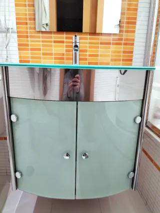 Mueble lavabo cristal y metal